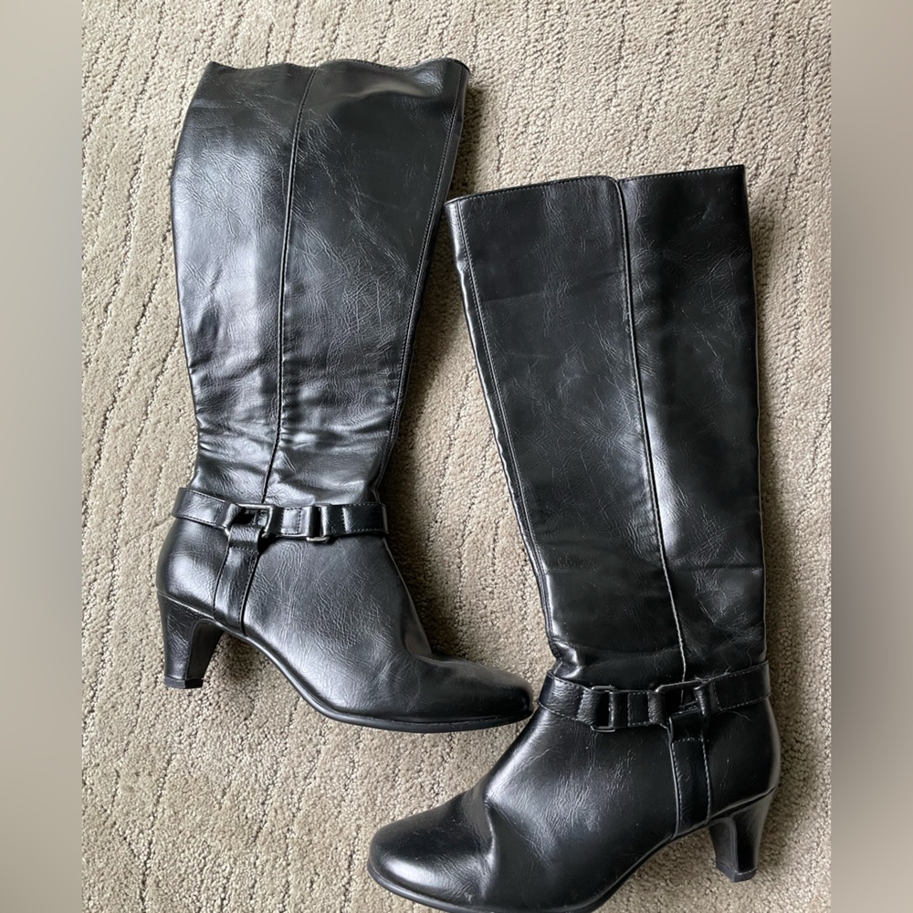 AEROSOLES Black Heeled Boots 8.5
